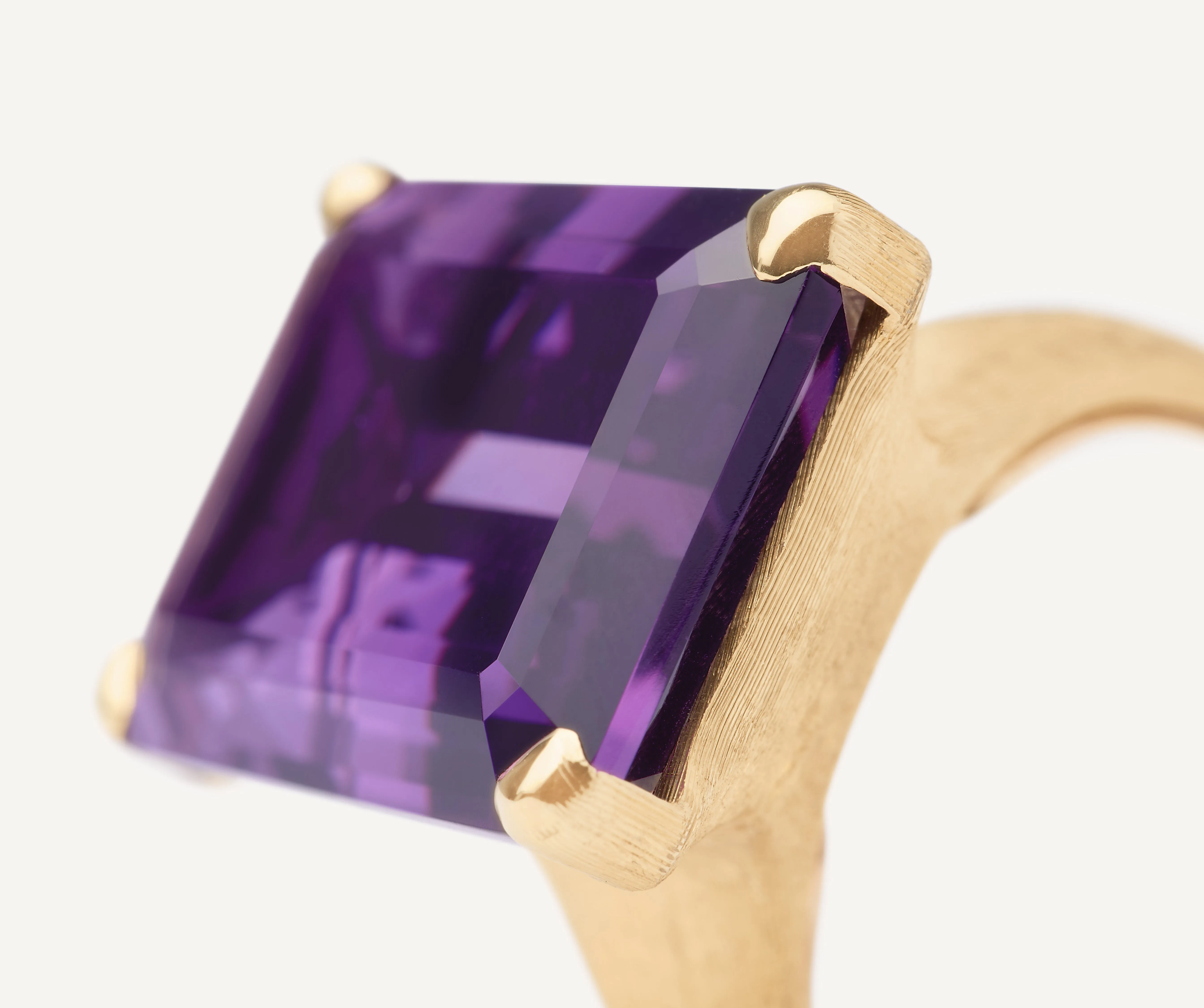 18K Yellow Gold Amethyst Cocktail Ring