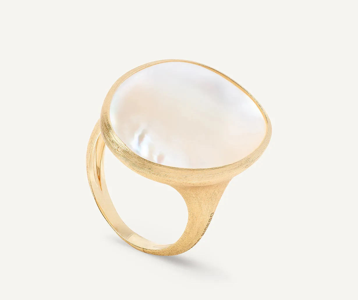 18K Yellow Gold Mother of Pearl Ring