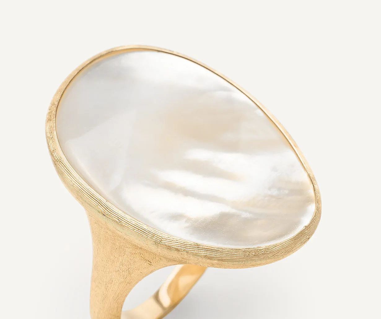 18K Yellow Gold Mother of Pearl Ring