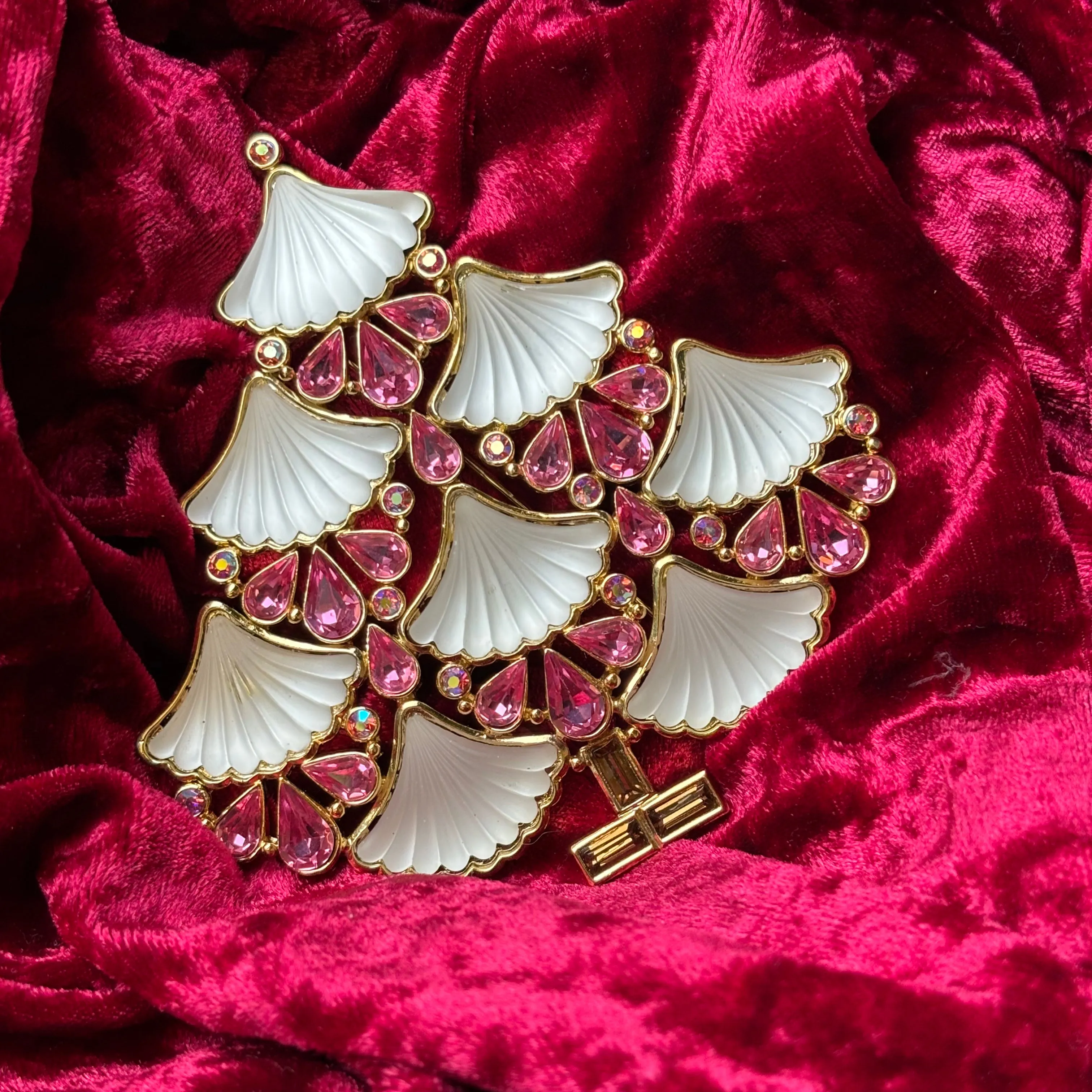 Large Cristobal London Christmas Tree Brooch in white and pink