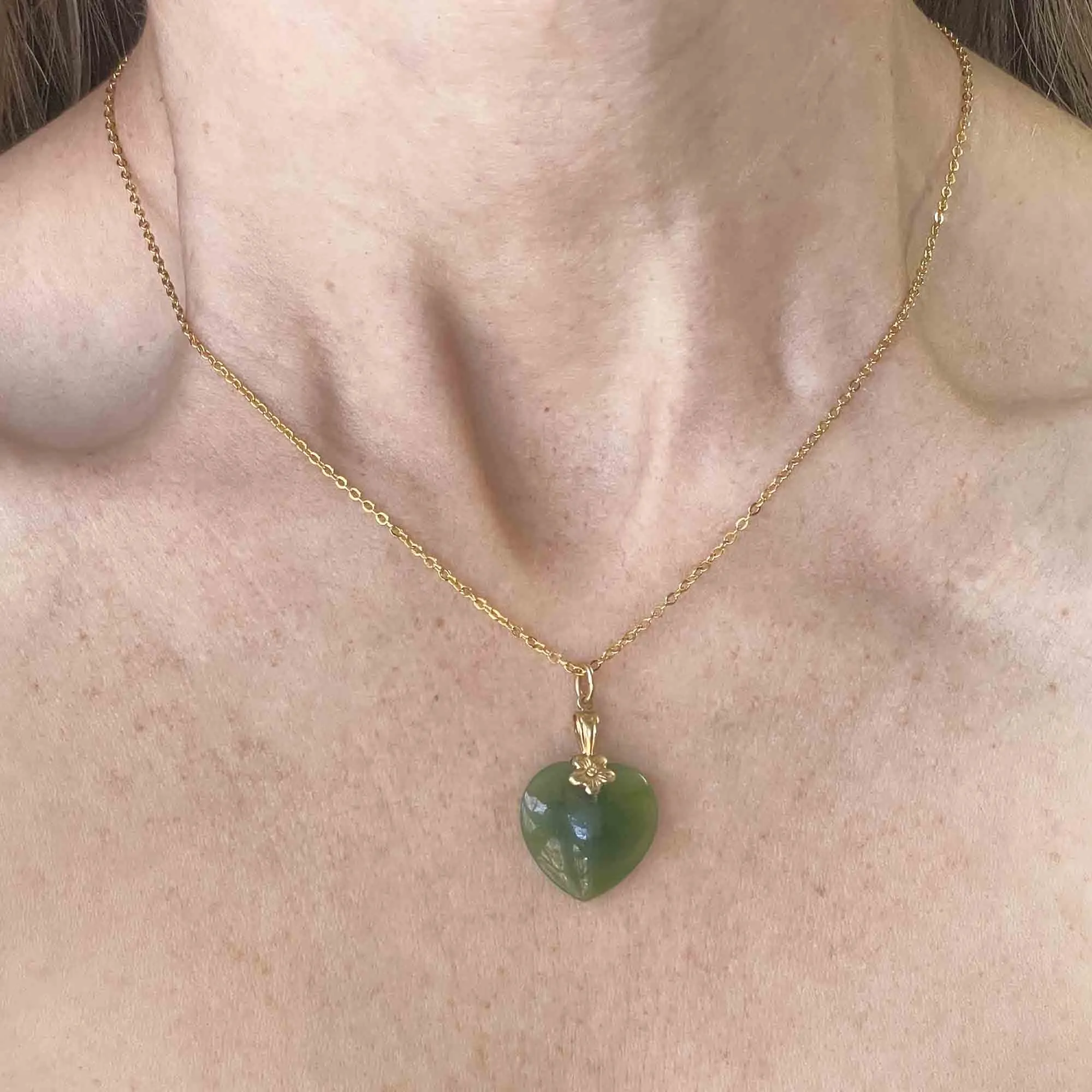 Vintage 14K Gold Floral Jade Heart Pendant Necklace